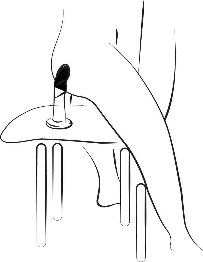 ROMP Piccolo Dildo με βεντούζα τοποθετημένο σε καρέκλα ως τρόπο χρήσης