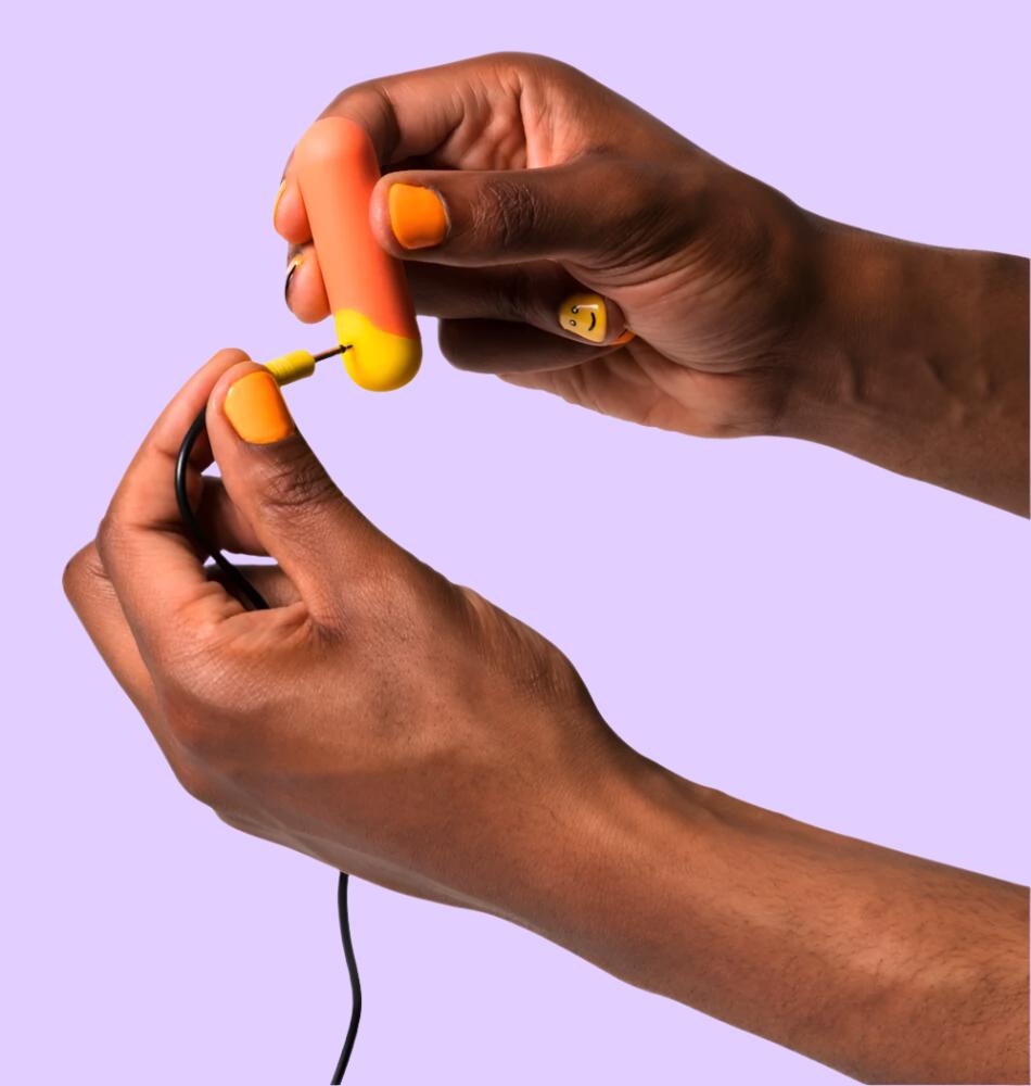 ROMP Riot Δονητής σε πορτοκαλί και κίτρινο χρώμα με καλώδιο φόρτισης