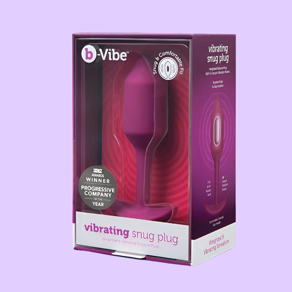 b-Vibe Snug Plug M Rose με Δόνηση σε ροζ χρώμα σε συσκευασία